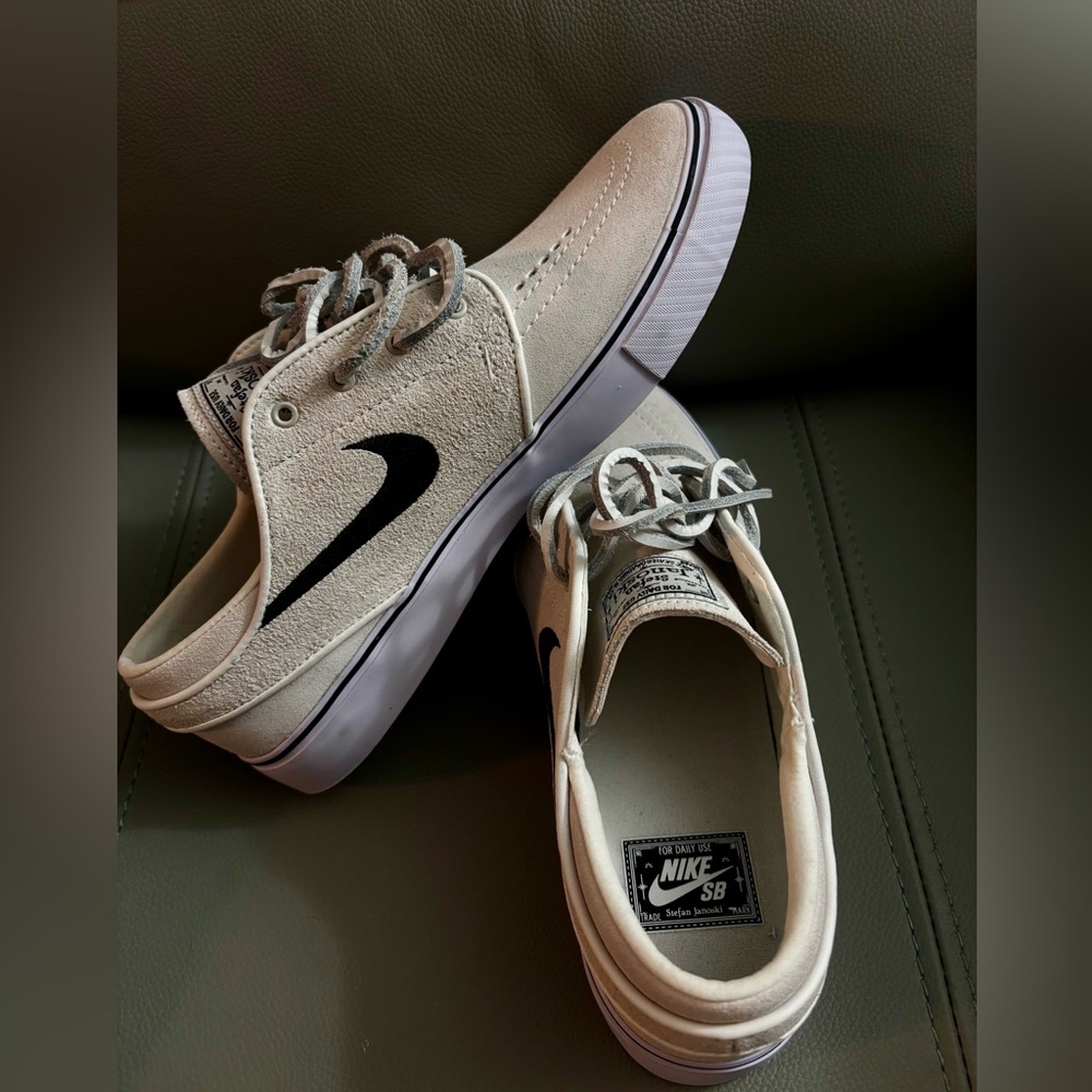 ￼Nike SB Zoom Janoski OG+ Summit White Black Shoes. Size 6